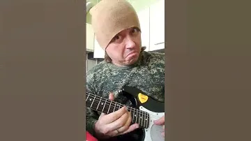 Тестирую звук недавно купленной мини гитары #fender с встроенным динамиком #гитара #guitar #travel