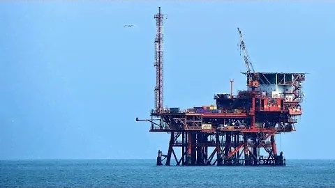 Цена на нефть марки Brent не удержалась на $50 за баррель (новости)